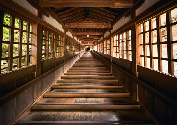 和風の長い階段 永平寺