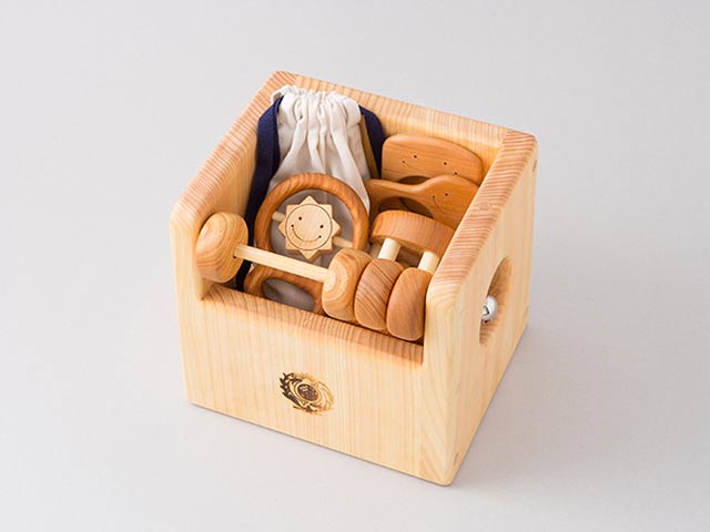 赤ちゃんのおもちゃ箱